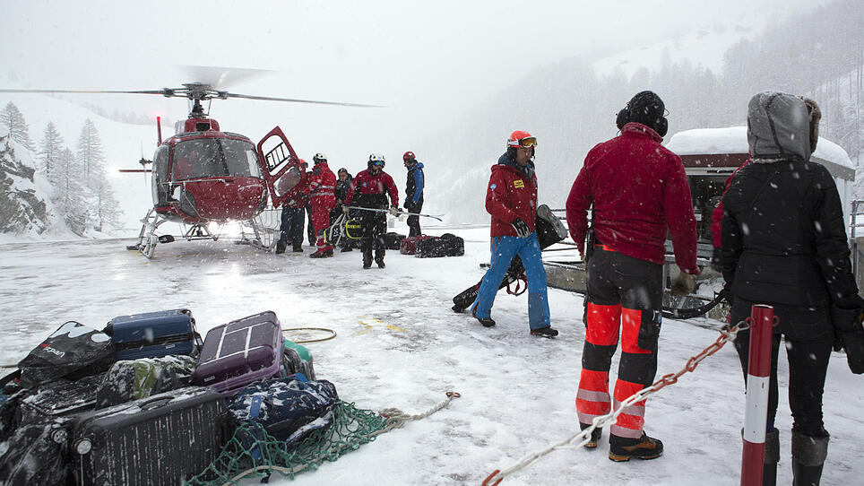 Schneemassen in der Schweiz: Mehrere Skiorte von Außenwelt abgeschnitten
