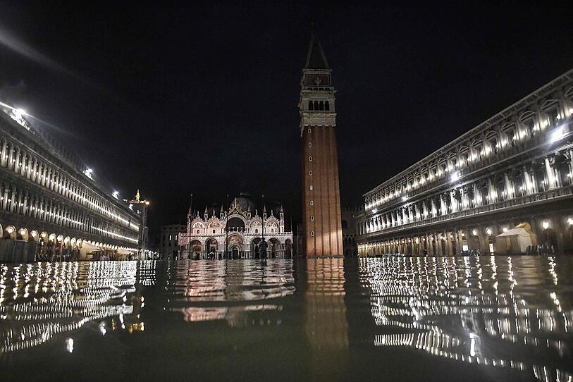 Rekordhochwasser in Venedig: Markusplatz überflutet
