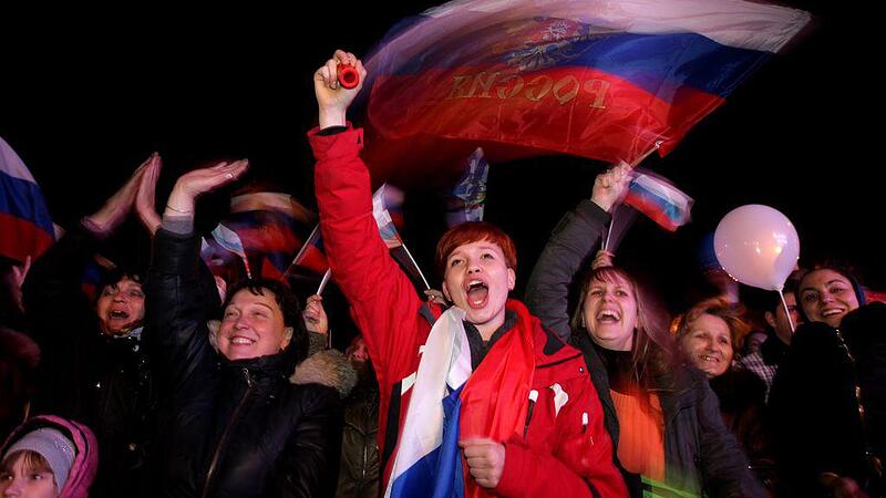 Krim-Bewohner feiern