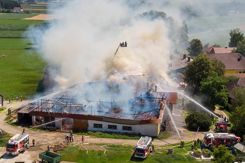 Großbrand auf Bauernhof in Vöcklamarkt
