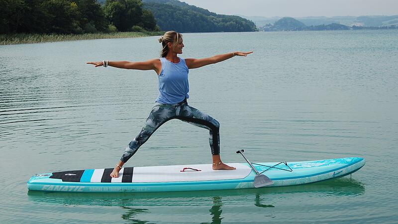 Yoga am Paddle: Sie liebt das Wasser und den Wind in den Haaren