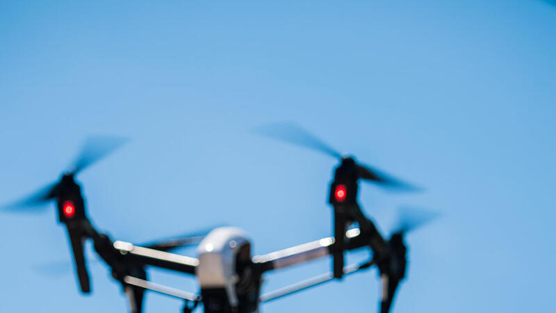 Drohne gefährdete Kleinflugzeug: Dem Täter drohen bis zu zehn Jahre Haft