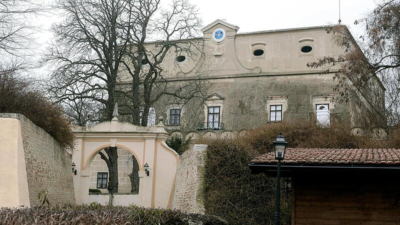 Dreifach-Mord: Graf gestand die Bluttat im Schloss