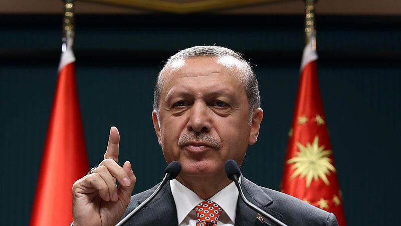 Erdogan geht per Dekret gegen seine Gegner vor
