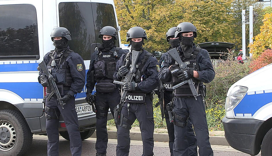 Schüsse in Halle: Mindestens zwei Menschen starben