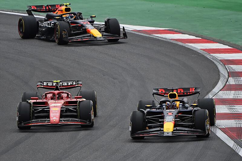 Verstappen wins China Sprint after catching up