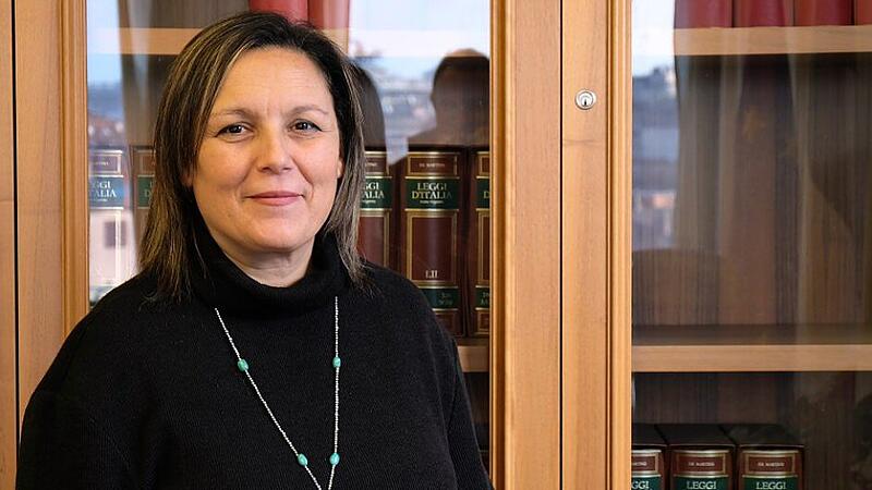 Die Frau, die es 27 Jahre lang nicht gab, sitzt nun im italienischen Parlament