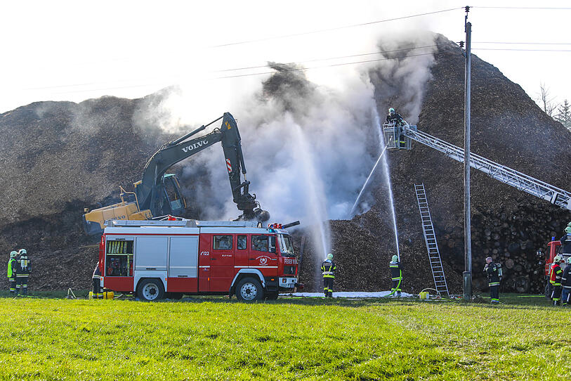 Brand in einem Hackschnitzel-Lager in Pettenbach