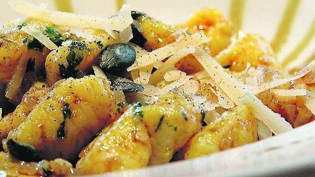 Kürbisgnocci mit Parmesan und Prosciutto