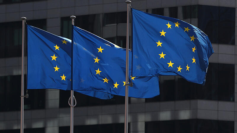 EU Fahnen Flaggen Brüssel Parlament Budget