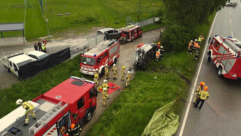 One dead in a frontal collision on the B141 in the municipality of Hohenzell