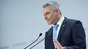 Nehammer startete mit Rede in Wels in den Früh-Wahlkampf