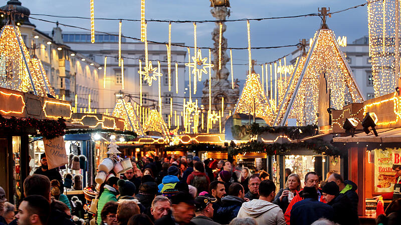 Mit Ordnern und Überwachung versucht Linz die Adventmärkte zu retten