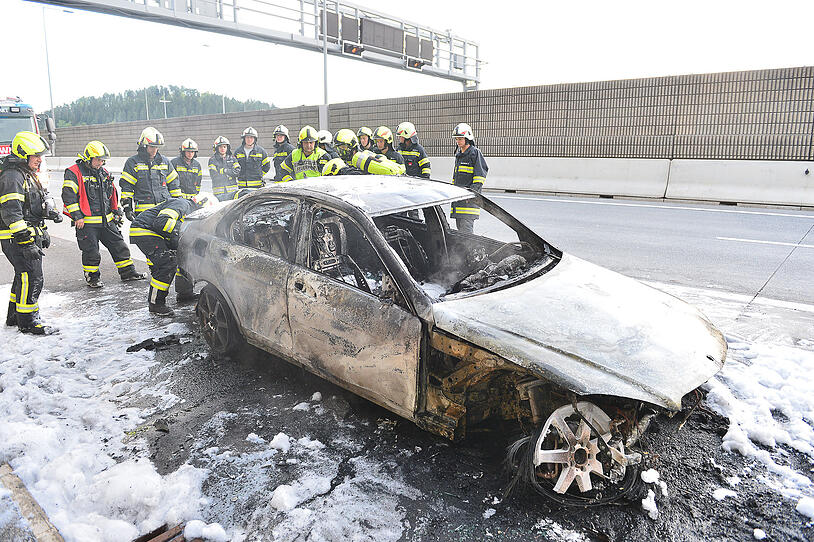 Auto brannte auf S10 aus