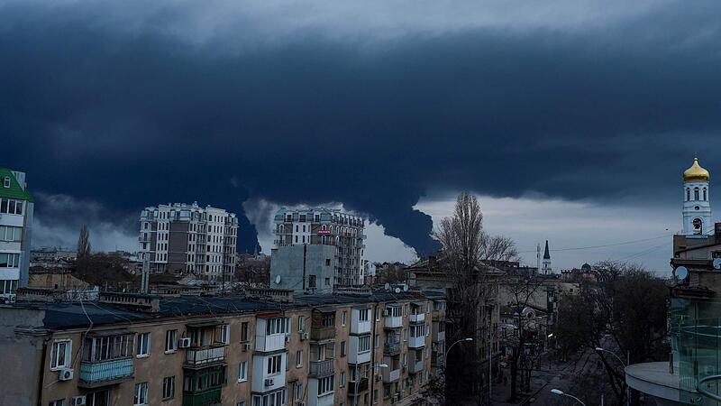 Ukraine-Krieg: Brände nach Luftangriff auf Odessa
