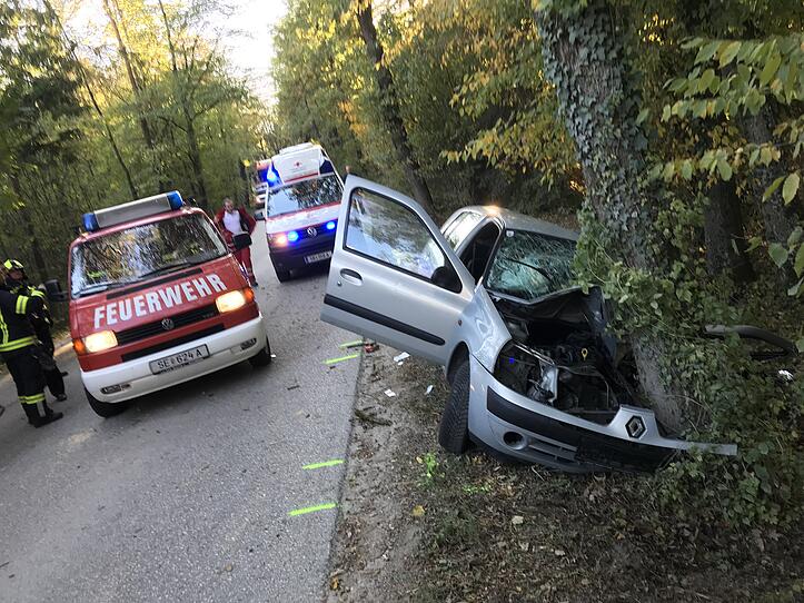 18-jährige Lenkerin bei Unfall in Dietach schwer verletzt