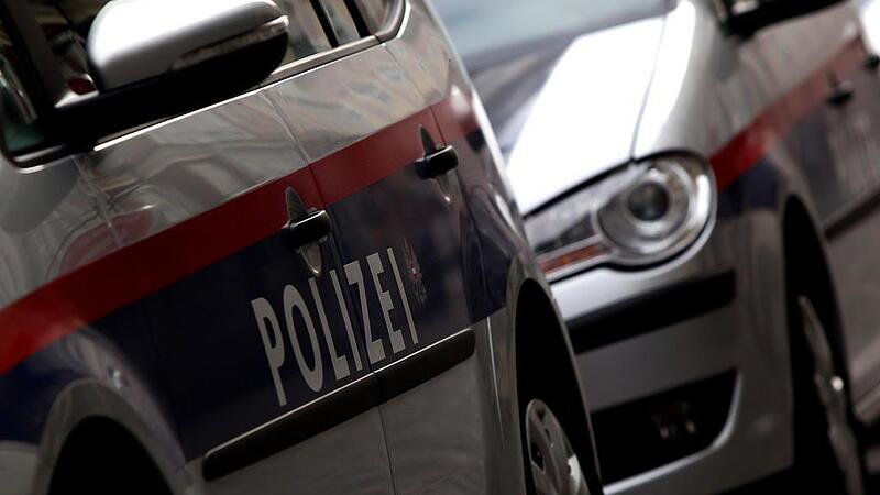 Polizei Polizeiautos Einsatz Unfall Blaulicht Überfall