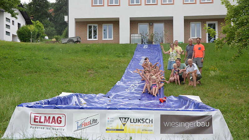 Taiskirchen bietet Freizeit-Spaß: Nach dem Skilift kommt die Wasserrutsche