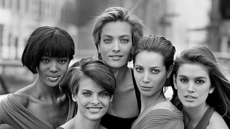 The old guard is back: top models of the 90s on the catwalk