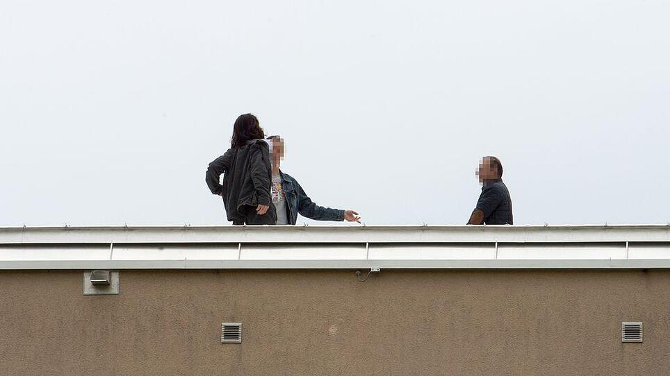 Asylwerber wollte vom Dach springen