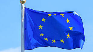EU Flagge EU rügt Österreich