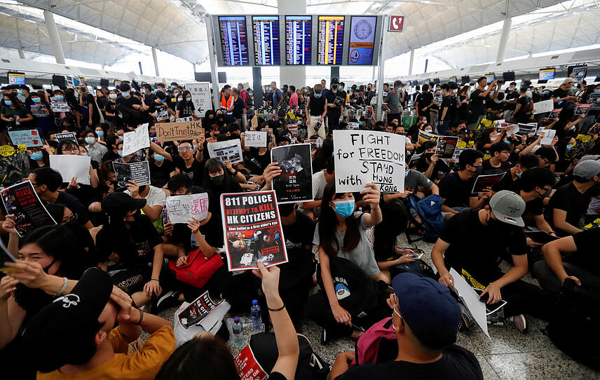 Proteste in Hongkong auf Flughafen verlegt