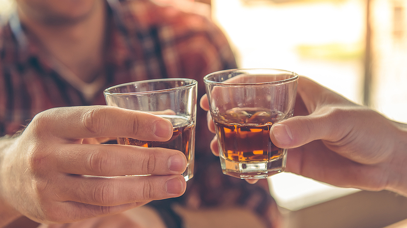Bluthochdruck: Starke Trinker profitieren deutlicher von weniger Alkohol