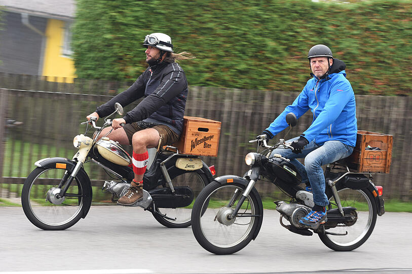 500 Puch-Mopeds umrundeten den Attersee
