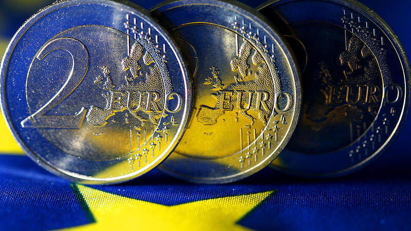 The monetary union and the euro are celebrating a quarter of a century