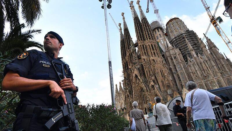 TOPSHOT-SPAIN-ATTACK-BARCELONA-MASS-SECURITY
