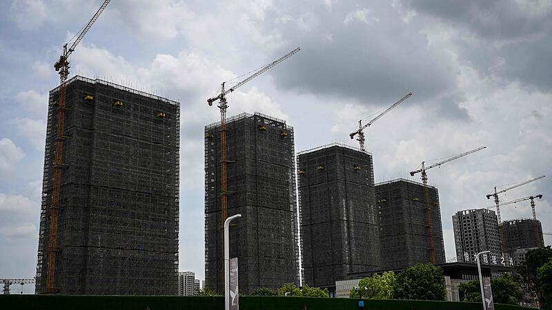 China supports faltering real estate market
