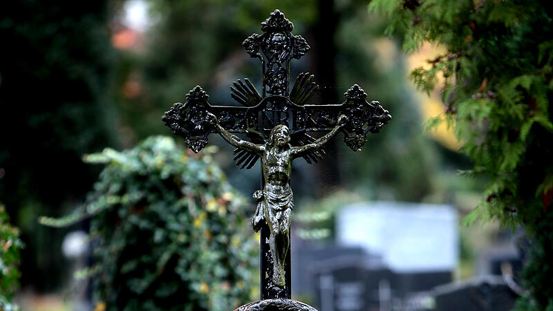Teure ewige Ruhe: Große Unterschiede bei Friedhofsgebühren in Oberösterreich