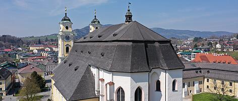 Das Dach der Basilika Mondsee wird für 4,3 Millionen Euro erneuert