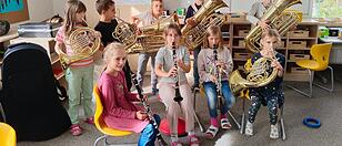 Oeppinger Volksschüler lernen in erster Bläserklasse, miteinander zu musizieren