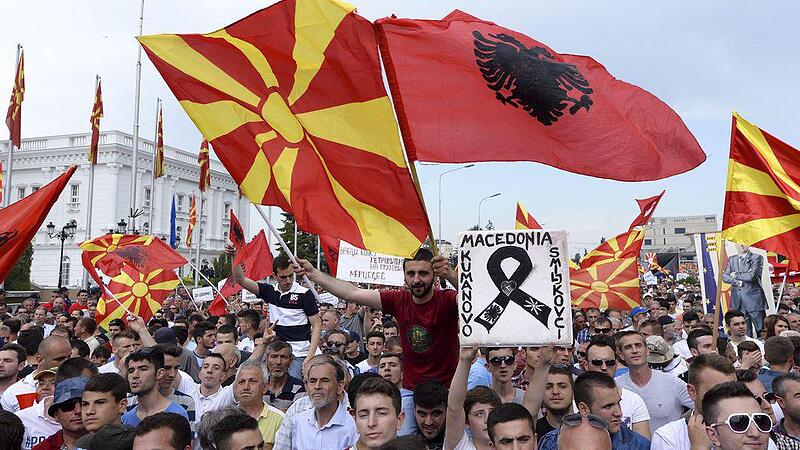 Mazedoniens Regierungschef trotzt Protesten