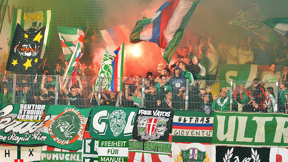 Rapid-Fans im Rieder Stadion