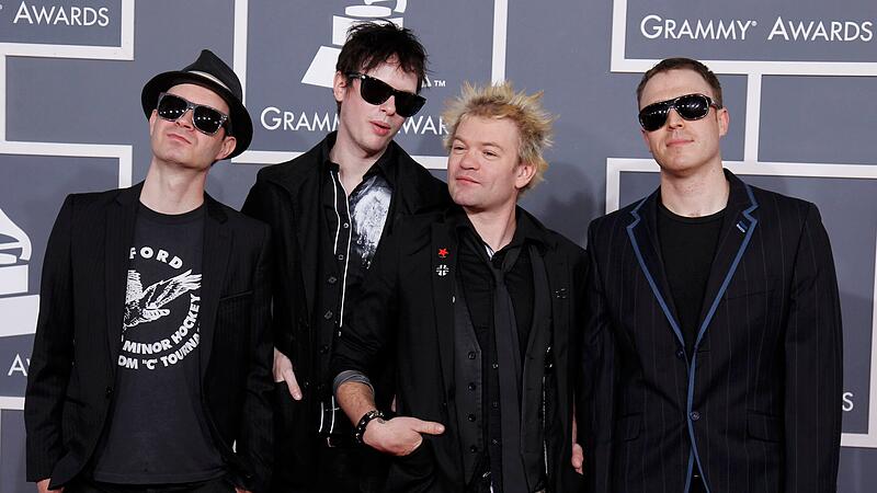 Sum 41 disbands after 27 years