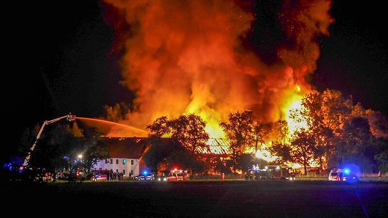 Großbrand auf Bauernhof in Hofkirchen