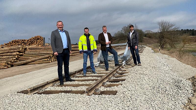 Sägewerk auf Schiene: Eine Bahnlieferung ersetzt 50 Lkw