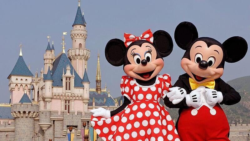 Minnie und Mickey Mouse in einem Disney Park