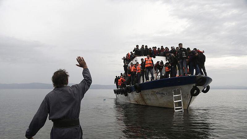 Neues Flüchtlingsdrama im Mittelmeer Hunderte Tote werden befürchtet