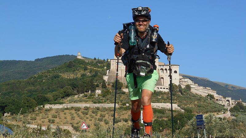 Pilgerreise mit Skikes quer über die Alpen bis Assisi