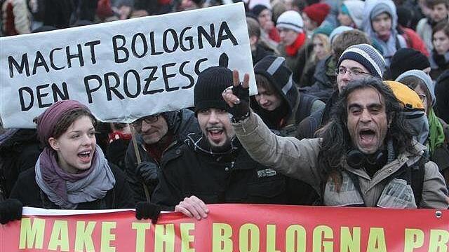 Studenten demonstrieren gegen Bologna-Gipfel