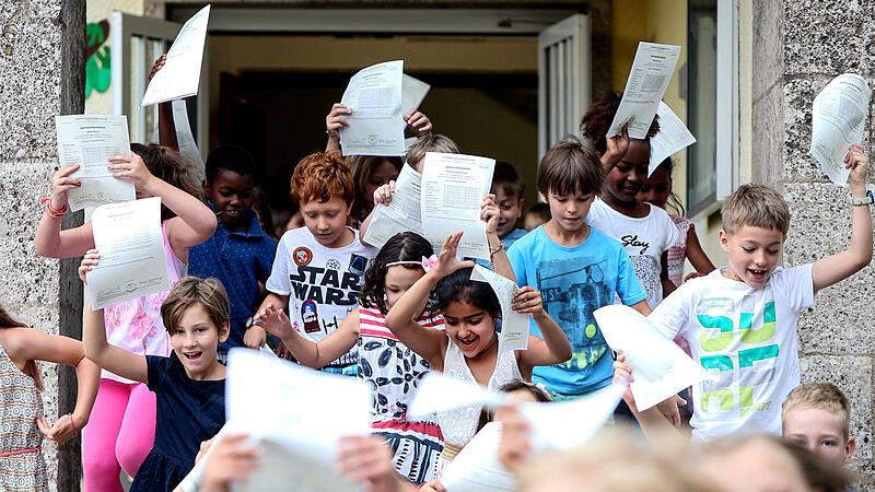190.000 Schüler in Oberösterreich haben sich ihr Zeugnis schwer verdient