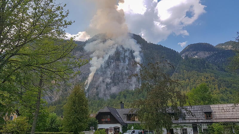 Waldbrand in Hallstatt: Löscharbeiten gehen weiter