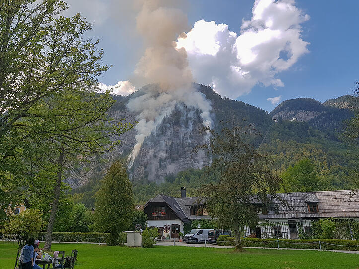Waldbrand in Hallstatt: Löscharbeiten gehen weiter