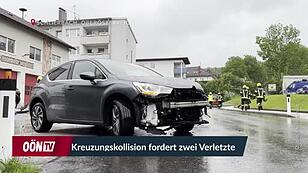 Zwei Verletzte nach Pkw-Kollision auf Kreuzung in Schlierbach