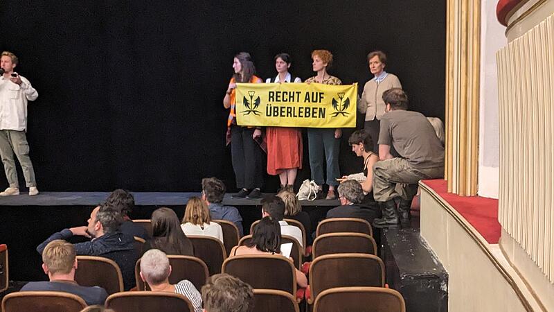 "Letzte Generation" störte Burgtheater-Aufführung