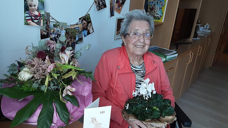 Gutes Pflaster, um alt zu werden: Schloss-Hall-Seniorin wurde 101