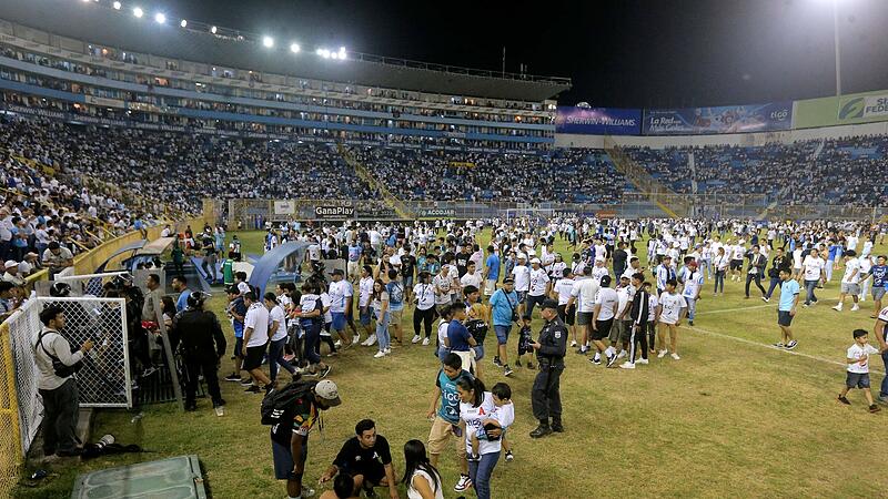 Stampede in football stadium: at least nine dead in El Salvador
